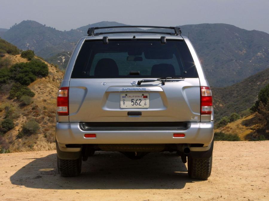  Nissan Pathfinder 2002 года  (US) (фото 4 из 9)